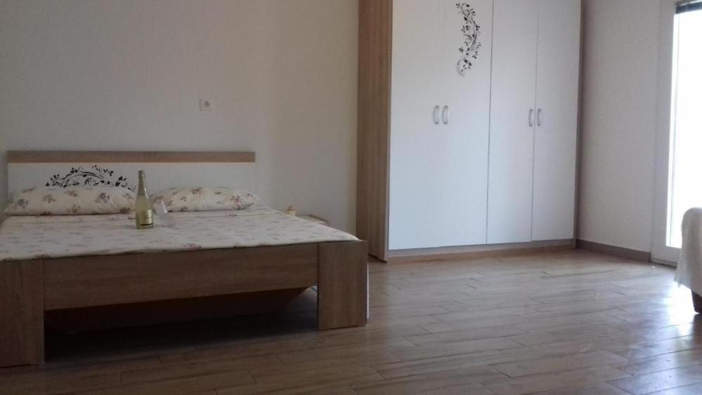 Apartmani Loli Углян Екстериор снимка